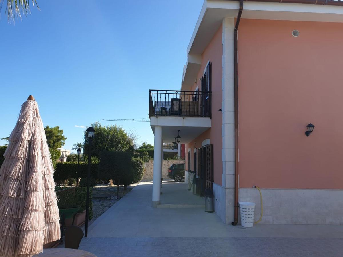 Bed And Breakfast Villa Fatima Trani Buitenkant foto