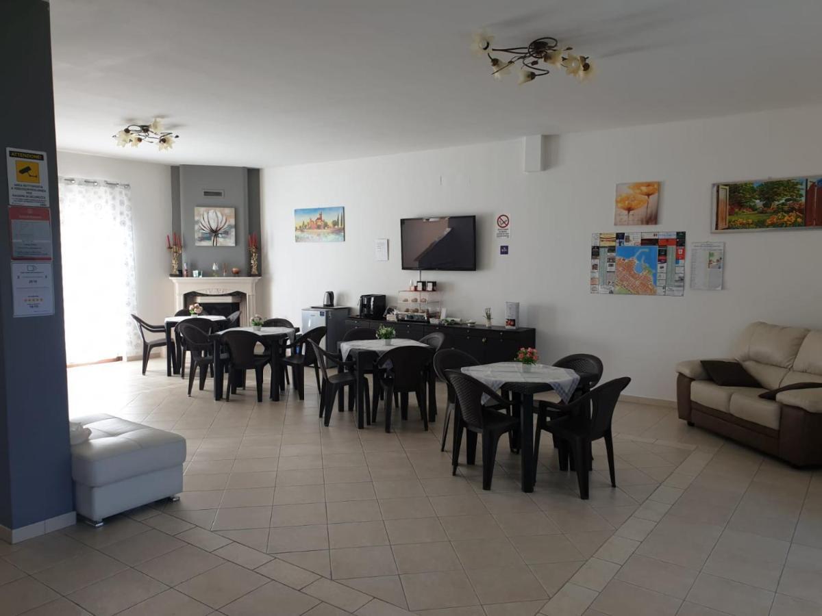 Bed And Breakfast Villa Fatima Trani Buitenkant foto