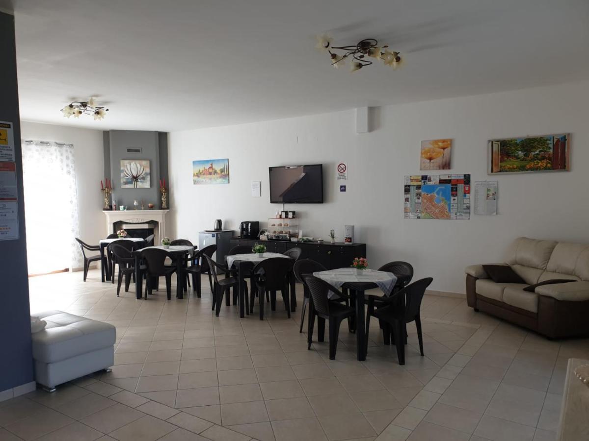Bed And Breakfast Villa Fatima Trani Buitenkant foto