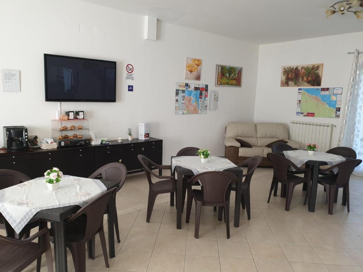 Bed And Breakfast Villa Fatima Trani Buitenkant foto