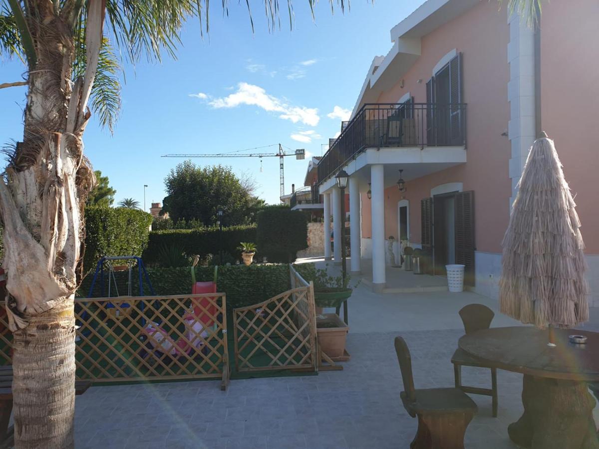 Bed And Breakfast Villa Fatima Trani Buitenkant foto