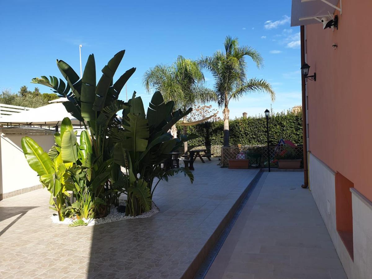 Bed And Breakfast Villa Fatima Trani Buitenkant foto