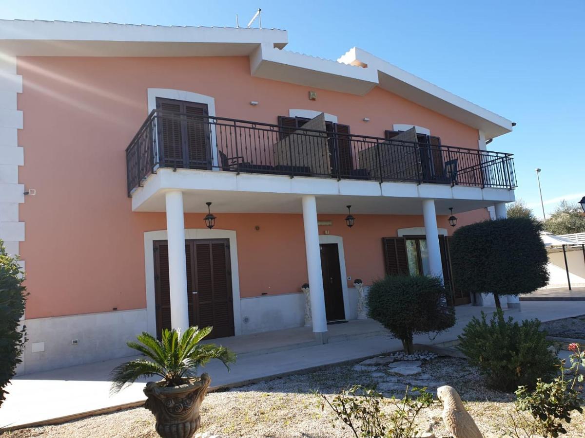 Bed And Breakfast Villa Fatima Trani Buitenkant foto