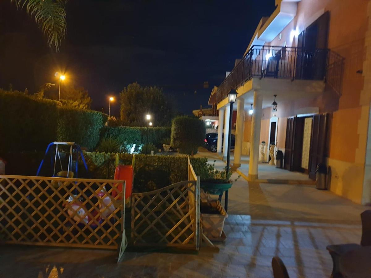 Bed And Breakfast Villa Fatima Trani Buitenkant foto