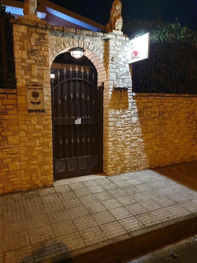 Bed And Breakfast Villa Fatima Trani Buitenkant foto