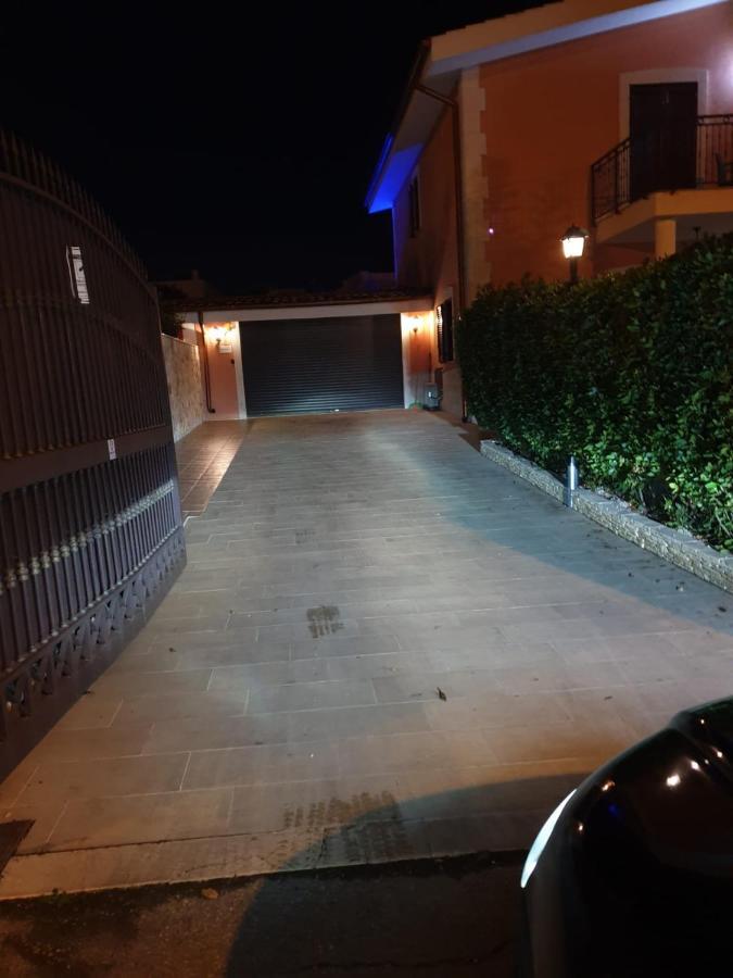 Bed And Breakfast Villa Fatima Trani Buitenkant foto