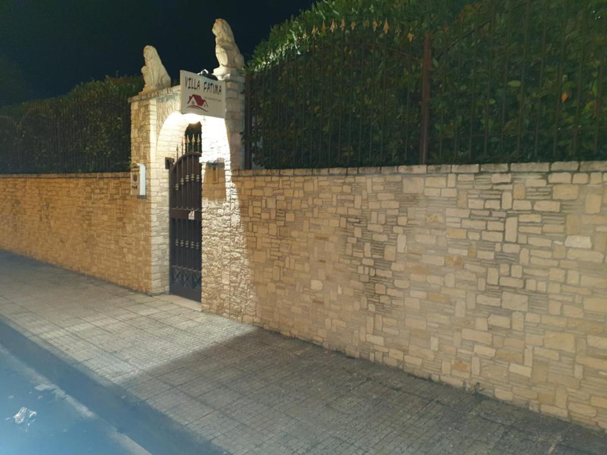 Bed And Breakfast Villa Fatima Trani Buitenkant foto