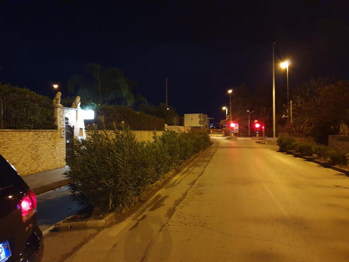 Bed And Breakfast Villa Fatima Trani Buitenkant foto