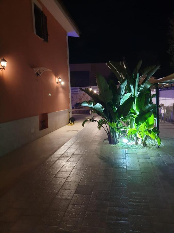 Bed And Breakfast Villa Fatima Trani Buitenkant foto