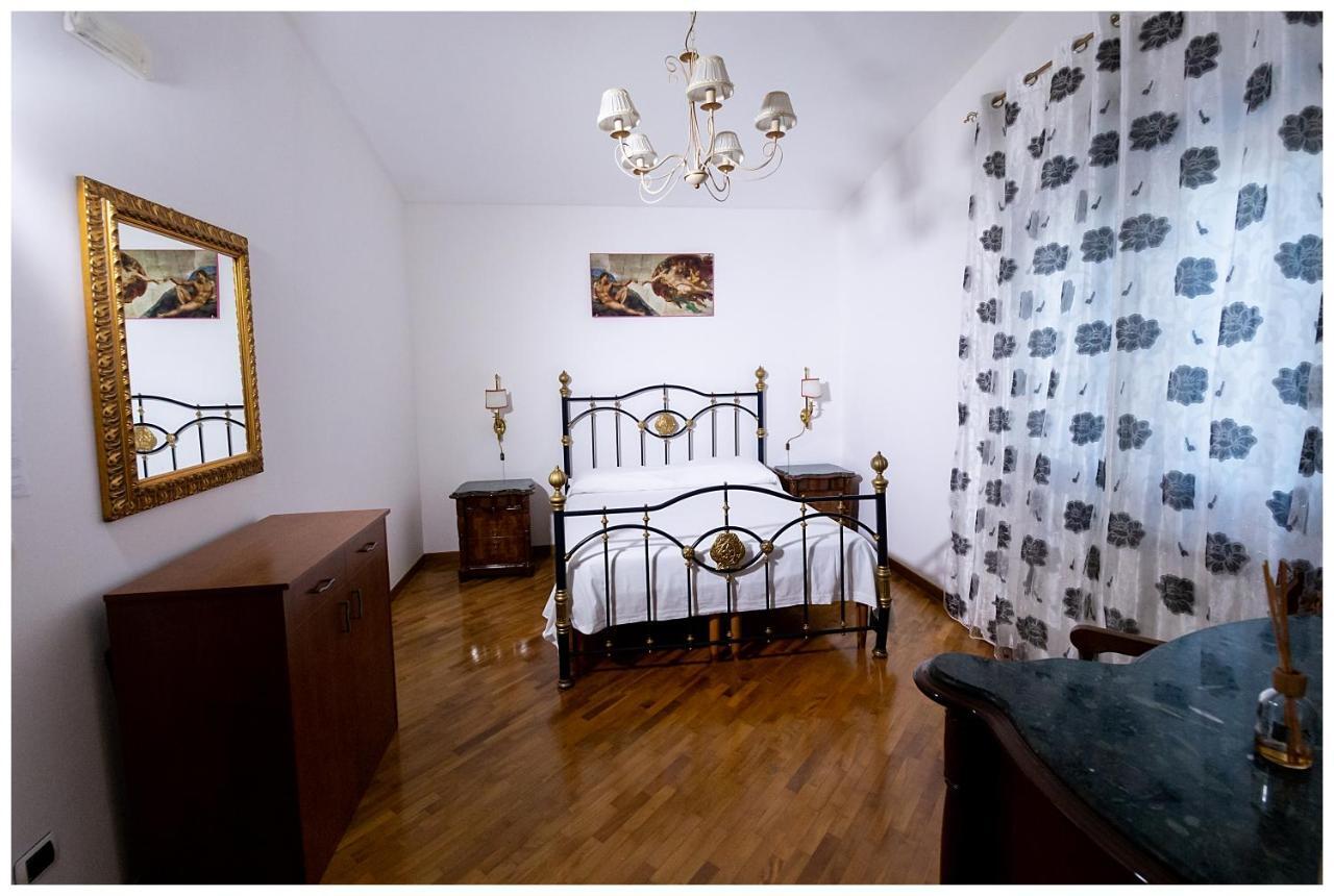 Bed And Breakfast Villa Fatima Trani Buitenkant foto